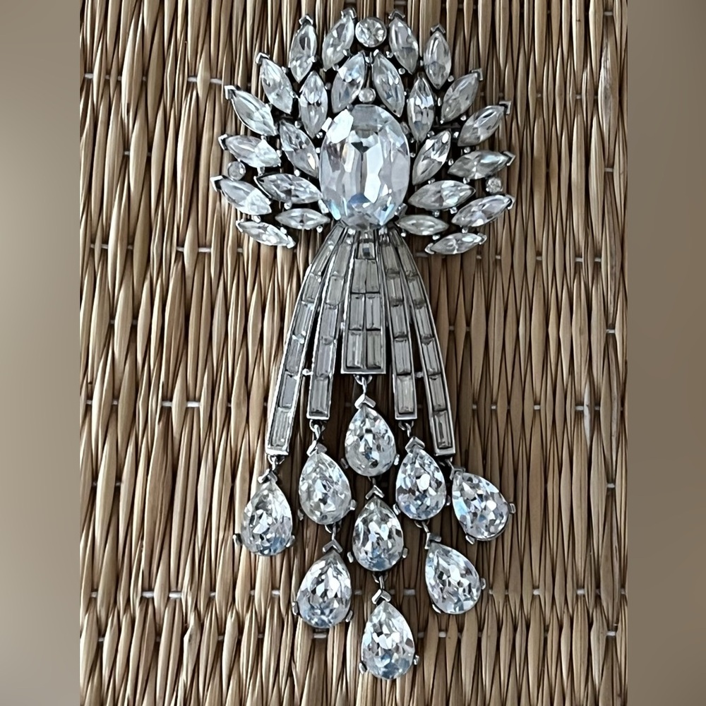 Beautiful Rare Vintage Crown Trifari Rhinestone Brooch